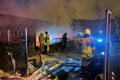 Bursa'da oto galeride yangın; 10 araç kullanılamaz hale geldi