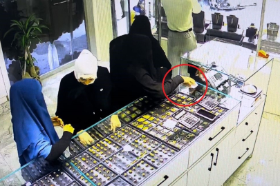 Bursa'da önce kuyumcuyu soydu, sonra müşteriyi