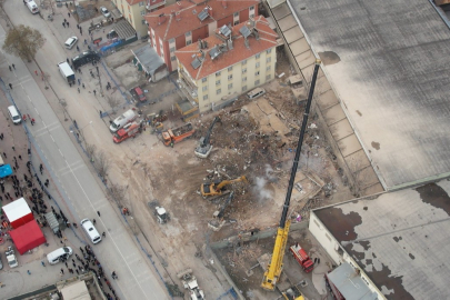 Konya’da çöken binada bir kişinin cansız bedenine ulaşıldı