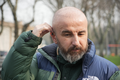 Saç ektirmek için gittiği estetik merkezinde kulak zarı patladı