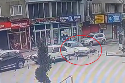 Yola aniden çıkan otomobile motosiklet çarptı, sürücü havada savruldu