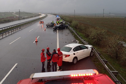 Susurluk'ta zincirleme kaza; 2 ölü, 4 yaralı