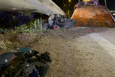 Bursa'da otobanda feci kaza; Kamyonete çarpan motosikletin sürücüsü hayatını kaybetti
