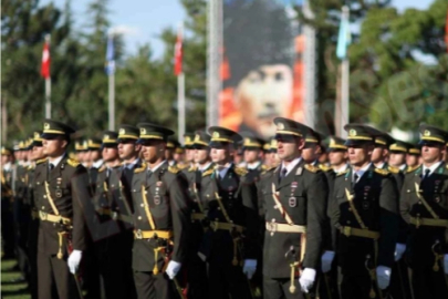 Ordudan ihraç edilen teğmenler belediyede işe başladı