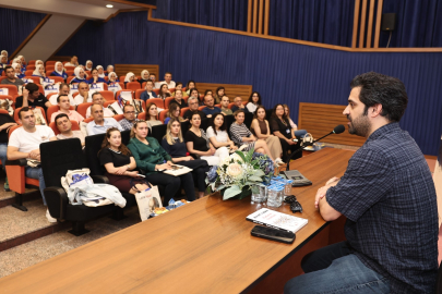 Oyuncu Uğur Uzunel, Marmarabirlik işçileriyle Rıfat Ilgaz’ı konuştu