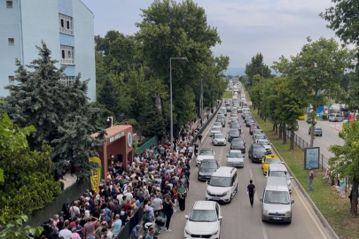 Bursa’da YKS öncesi trafik yoğunluğu öğrencilere zor anlar yaşattı
