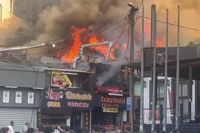 Setbaşı&#39;nda 2 dükkan alevlere teslim oldu