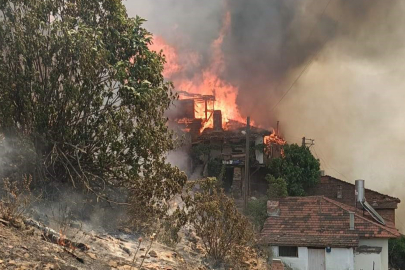 Ödemiş’te alevler içinde kalan evler küle döndü