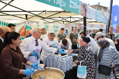Büyükşehir'den 17 ilçede aşure ikramı