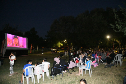 Osmangazi’de açık hava sinema keyfi devam ediyor