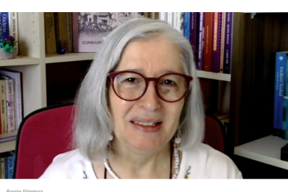 Diyanet'in, kadınların giyim kuşamına ilişkin hutbesine tepki olarak başını açmaya karar verdi