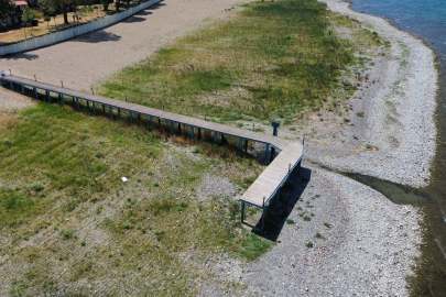 İznik Gölü’nün en büyük iskelesi karada kaldı