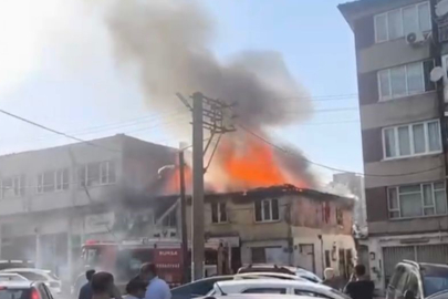 Bursa'da iki katlı müstakil ev küle döndü