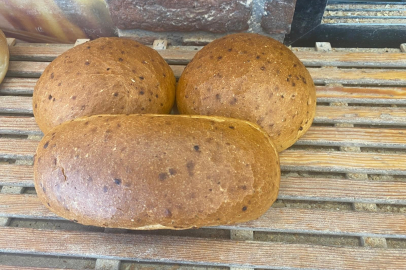 Yenişehir’de domatesli ekmek üretildi