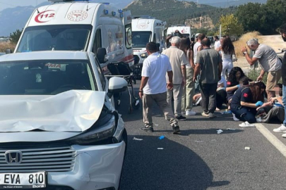 Yolun karşısına geçen aileye otomobil çarptı; 1 ölü, 3 yaralı