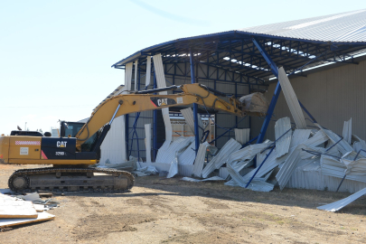 Nilüfer Akçalar’da 2 kaçak yapı yıkıldı