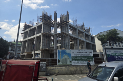 Orhangazi'de cami inşaatından düşen işçi hayatını kaybetti