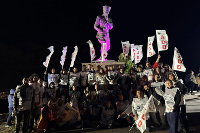 Gençlerden Kocatepe'de Zafer Yürüyüşü