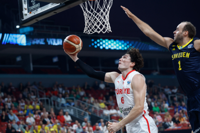 Milliler, Avrupa Basketbol Şampiyonası'nda çeyrek finale yükseldi