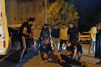 Otomobille elektrikli bisiklet çarpıştı; 1 ağır yaralı