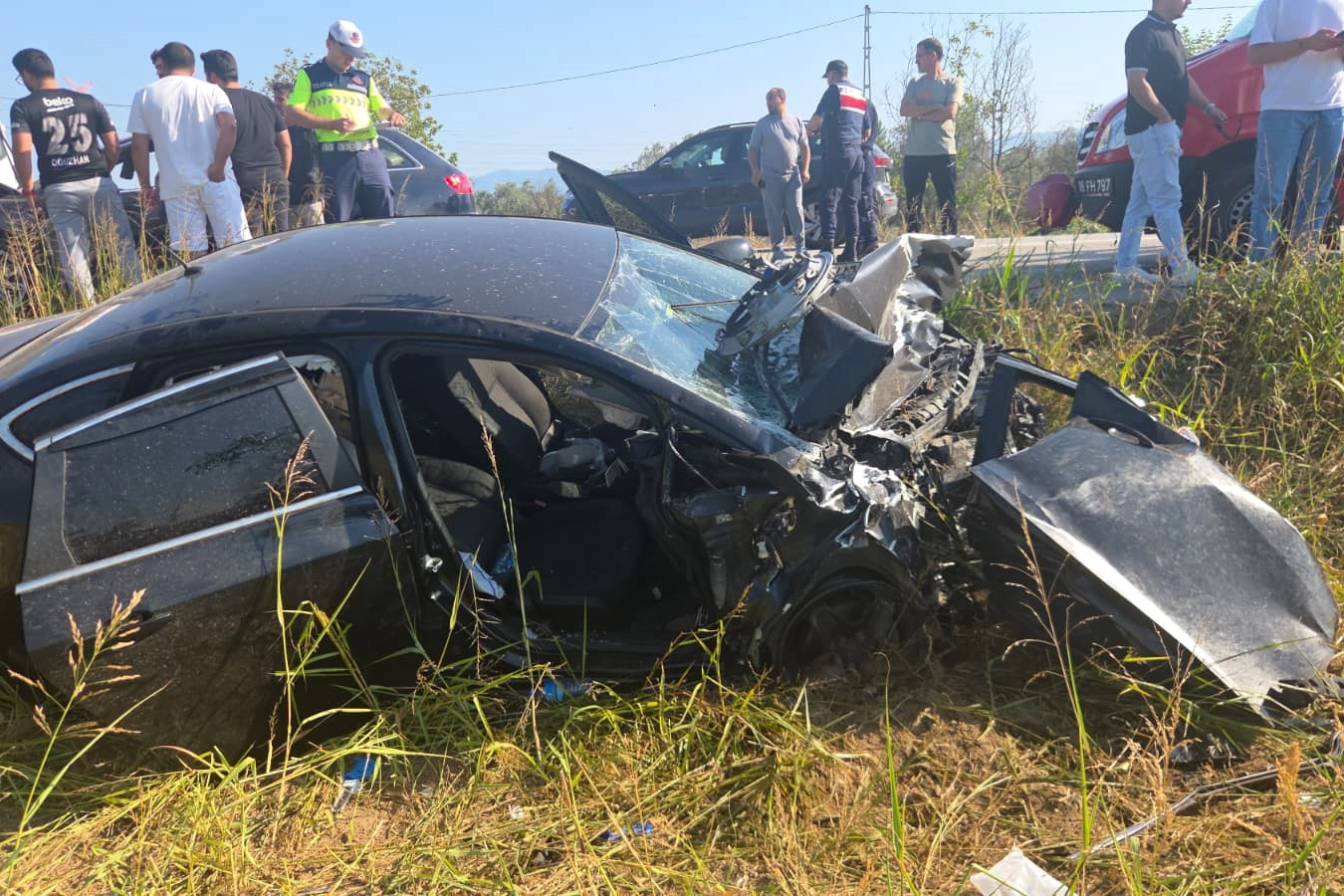 Orhangazi'de otomobiller kafa kafaya çarpıştı; 4 yaralı
