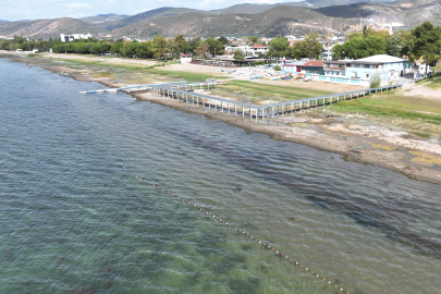 Fabrikalar su çekiyor, İznik Gölü bataklığa dönüşüyor