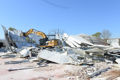 Ürünlü'de 2 kaçak yapı daha yıkıldı