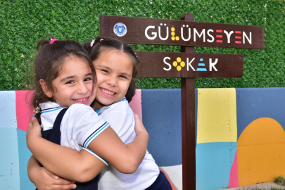 Bursa'da 'Sokaklar Dönüşüyor' projesiyle okul çevreleri çocuk dostu oluyor