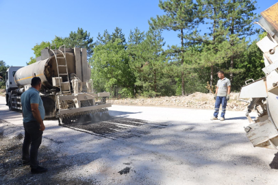 Keles'te 10 kilometrelik köy yolu yenilendi