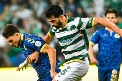 Yeni teknik direktör Tahsin Tam'ın ilk maçı; Bursaspor Menemen FK’yi 3-0 mağlup etti