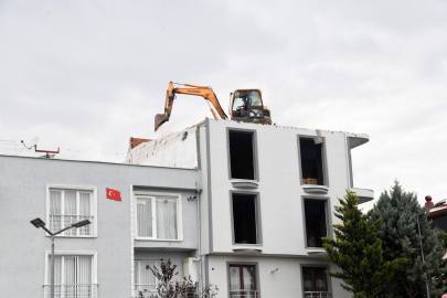 Osmangazi’de ruhsatsız katlara anında müdahale