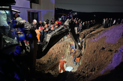 Kanalizasyon çukuru kazarken göçük altında kalan 2 kardeş hayatını kaybetti