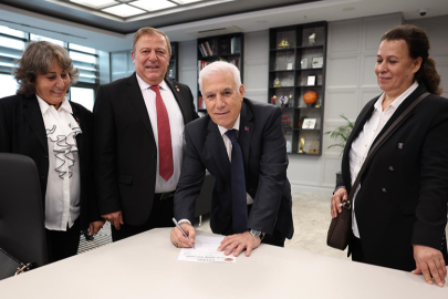 Bozbey, Emekliler Derneği'ne üye oldu