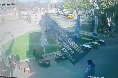 Bursa'da iki kişi lodosun yıktığı tabelanın altında kalmaktan son anda kurtuldu