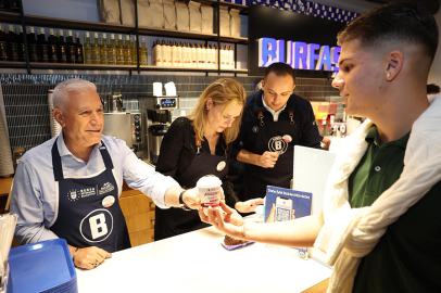 Bozbey, Cumhuriyet kutlamasını B Cafe'den başlattı