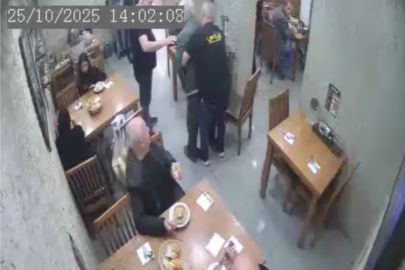 Lokantada nefessiz kalan müşterinin hayatını Heimlich manevrasıyla kurtardı