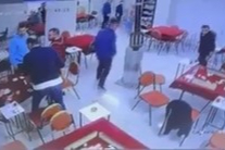 Bursa'dan deprem manzaraları; Kimi kaçtı, kimi masayı terk etmek istemedi