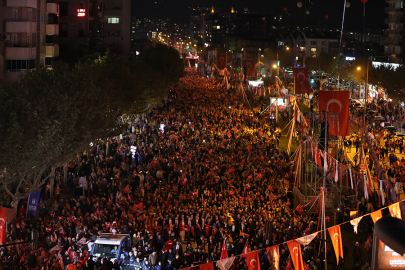 Bursa'da on binlerce yurttaş  Cumhuriyet için yürüdü
