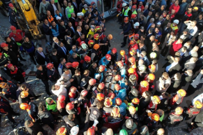 Gebze'de çöken binada iki can kaybı var, bir kişi sağ çıkarıldı, iki kişi aranıyor