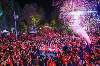 Meydanlarda milyonlarca yürek Cumhuriyet için çarptı