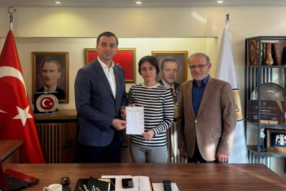 Ayşe Barım'ın reklamcısı Gülsün Işıklı AKP'ye üye oldu