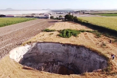 Yeni bir obruk daha; Karapınar'ın altı çöküyor!