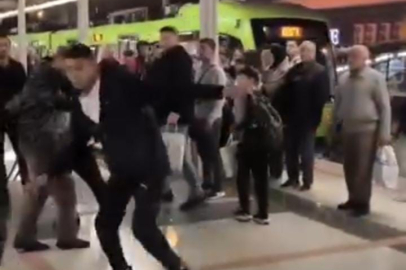 Bursa'da metroda çıkan kavgada yumruklar havada uçuştu