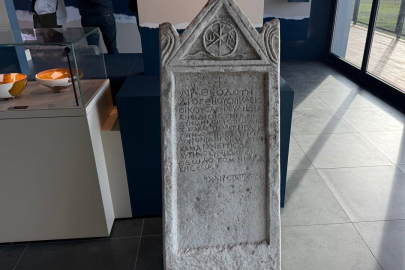 Bazilikada 2 bin yıllık beddua görenleri hayrete düşürdü