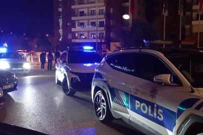 Silahını göstererek bekçileri tehdit etti