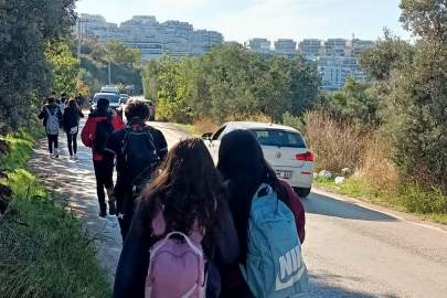 Öğrenciler, dersten çok nasıl gelip gideceğini düşünüyor