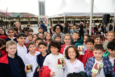 Kitap Fuarı, Osmangazi Meydanı'nı hareketlendirdi