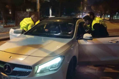 Polis ekiplerinden kaçmaya çalışan alkollü sürücü 63 bin 911 TL ceza yedi