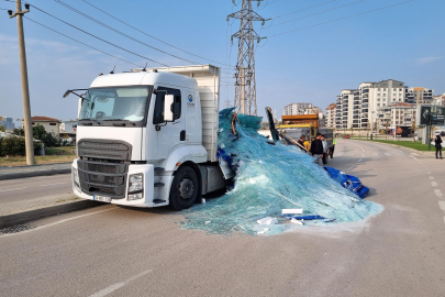 Tonlarca ağırlıktaki cam yola saçıldı