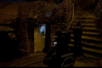 Bahçeye çıkan kadın cesetle karşılaştı